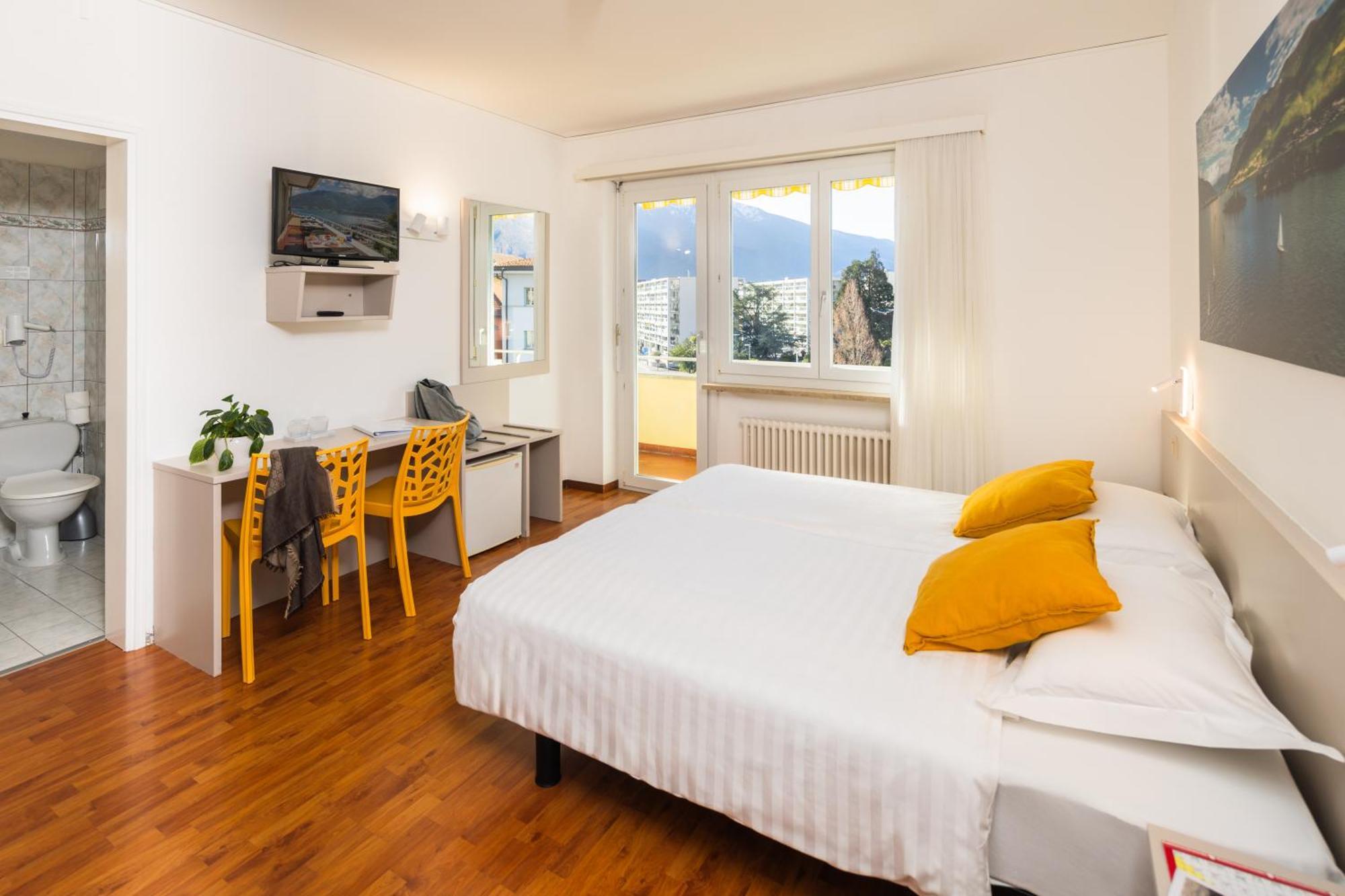 Hotel Rondinella Locarno Luaran gambar