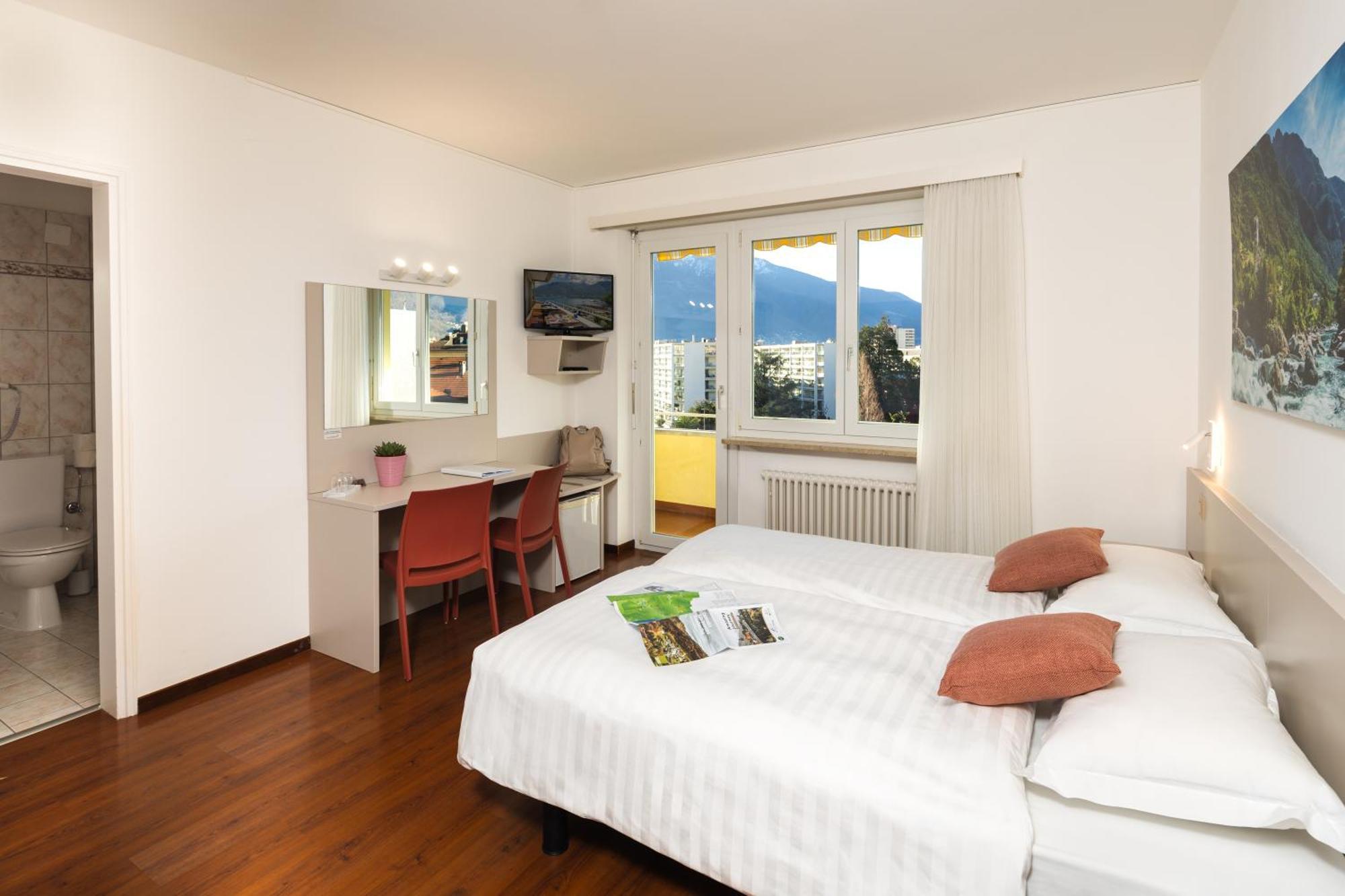 Hotel Rondinella Locarno Luaran gambar